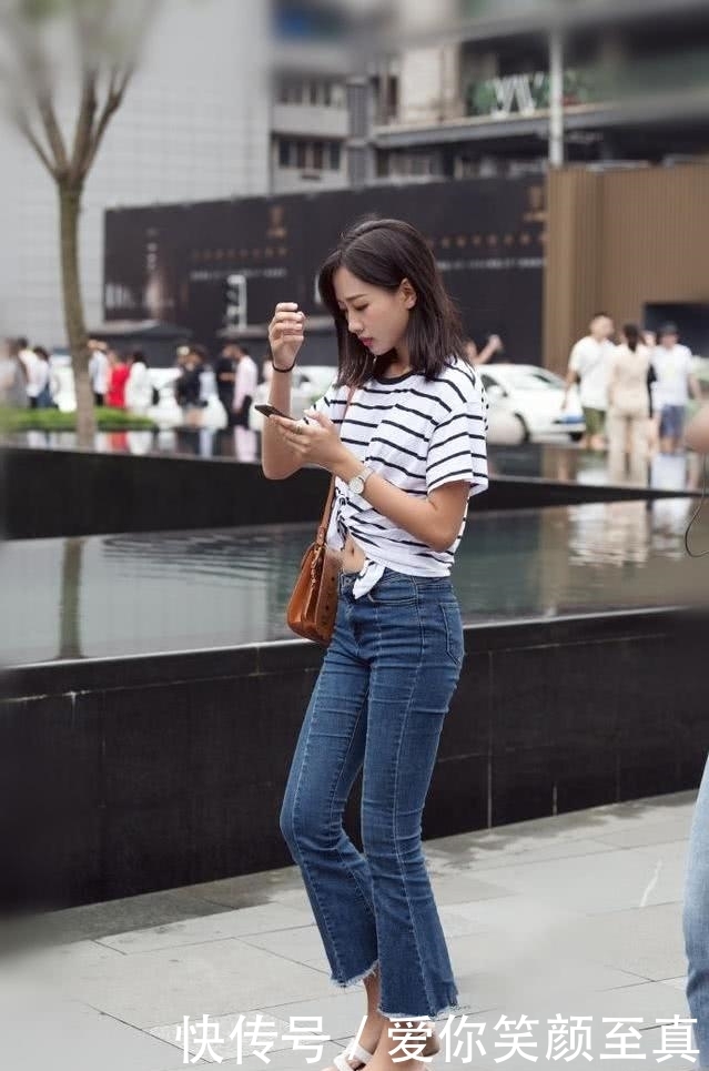 小美女|街拍:小美女纯真娇美肤白貌美,女人味十足!