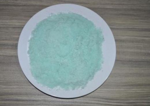 君子兰|君子兰患黄化病2年,大胆在盆中倒点“它”,叶片变得又肥又绿!