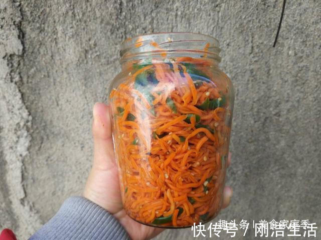 胡萝卜菜|奶奶吃了40年的胡萝卜菜，不炒也不蒸，咸香麻辣，配油条特别好吃
