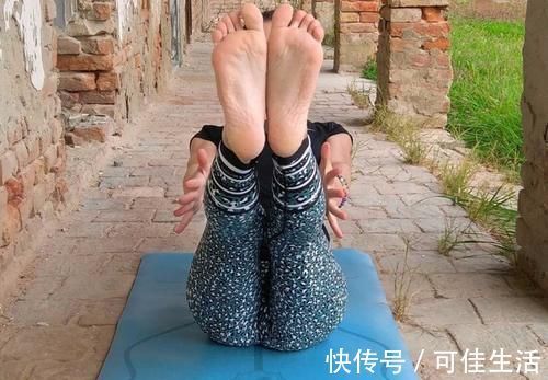 动作|简单7式瑜伽,坚持每天练一练,灵活脊柱,挺拔身姿