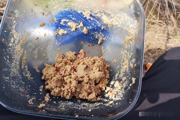 秋冬季节挂蚯蚓钓鲫鱼,调漂用这些方法就对了,简单快捷准确