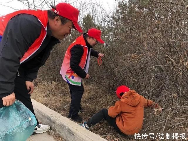 众人拾柴火焰高--黄龙文旅局支部开展文明旅游志愿服务