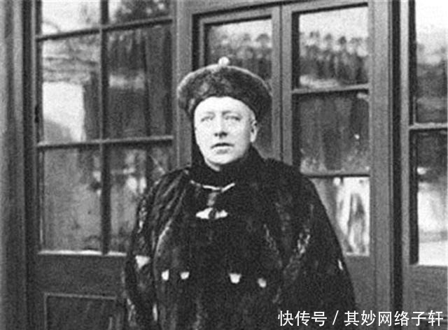 紫禁城|他是溥仪的老师，回到英国买了个小岛，挂上大清龙旗身穿清朝官服