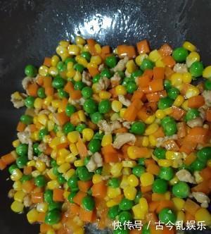 谁说鸡胸肉没美味，营养的鸡胸肉加上丰富蔬菜，鸡胸肉炒三丁