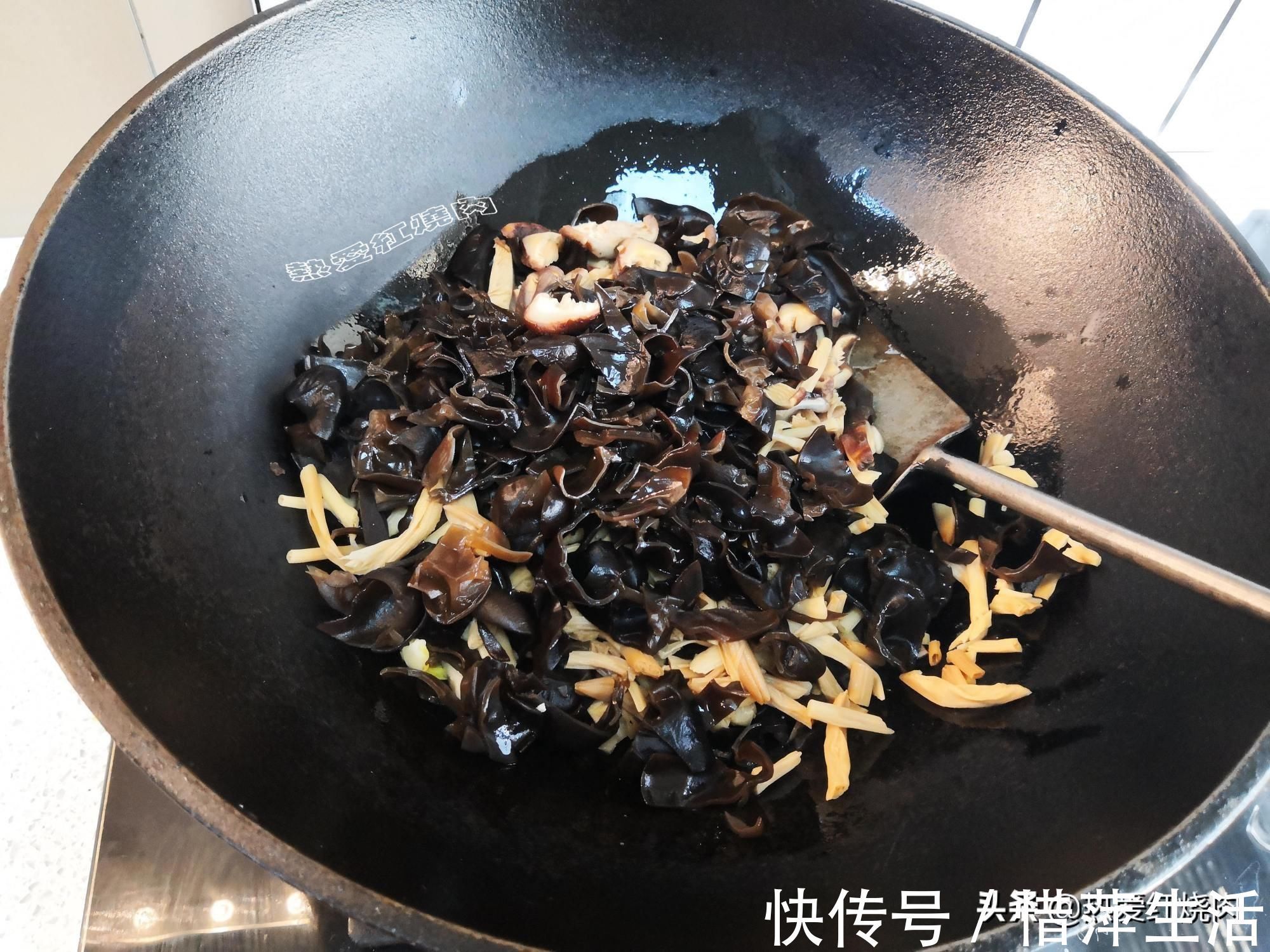 面条|我们这过生日必吃这碗打卤面,卤子香喷喷,面条爽滑又筋道太香了