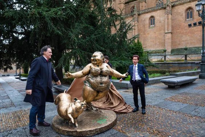 放大|“肥女斗牛”泥稿放大,为西班牙而作