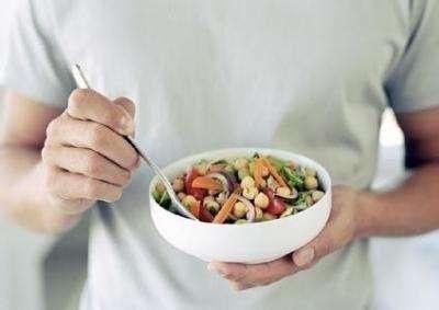 有人胃不健康的吃飯一定要小心,記住3要3不要,堅持一件事