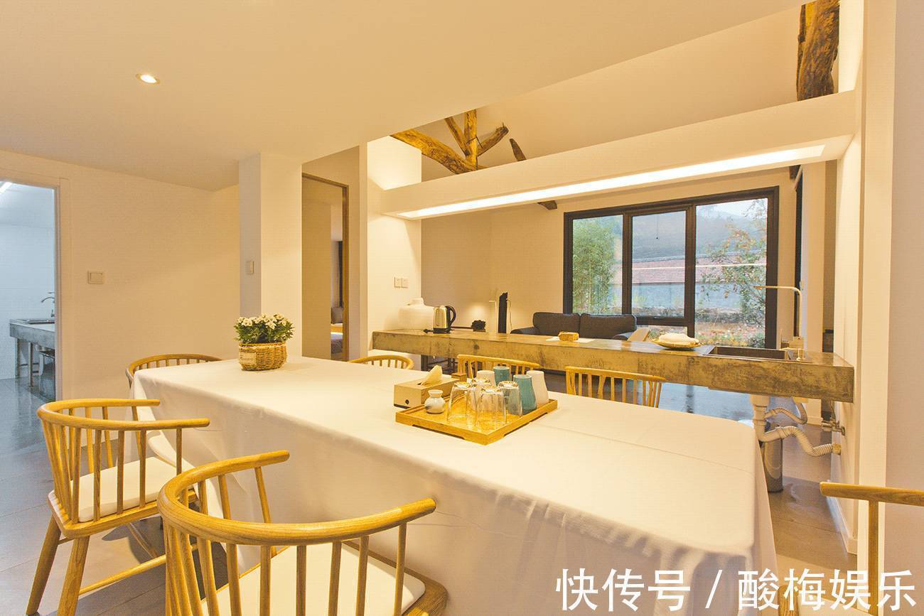 改造|2年砸下50万,他将土房改造成豪宅,见到雪中的庭院,我哭了