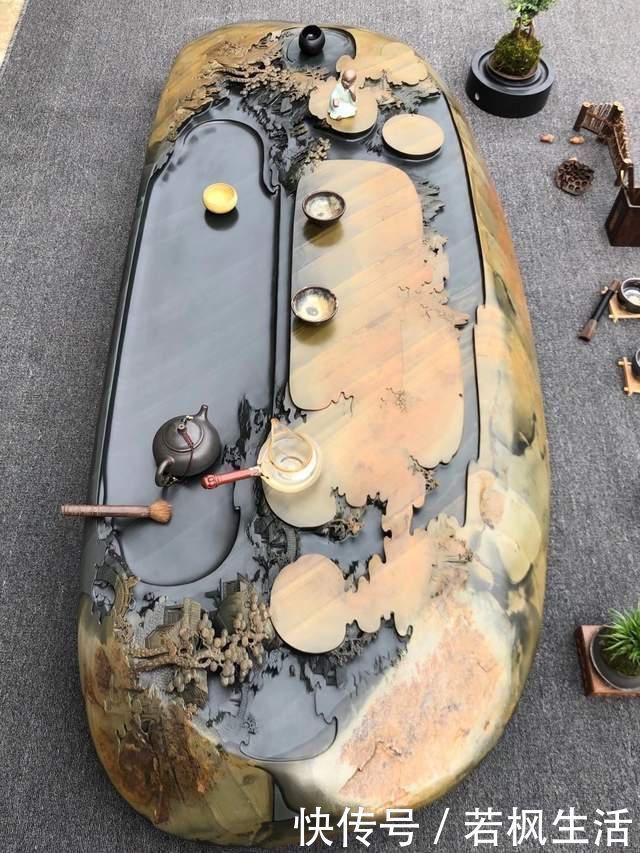 石头@真正的“难得一见”,把长近2米的石头刻成山水画,还制成了茶盘