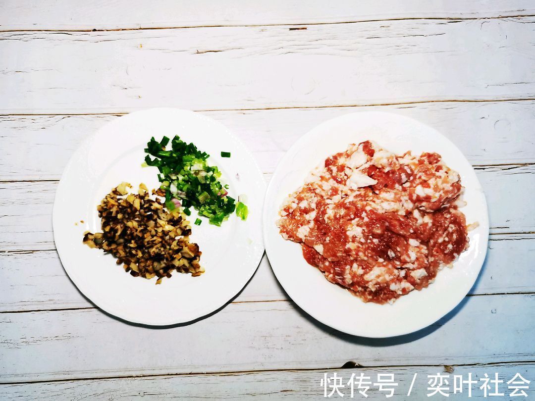 一碗粥|制作美味的香菇肉包子,搭配一碗粥,营养健康