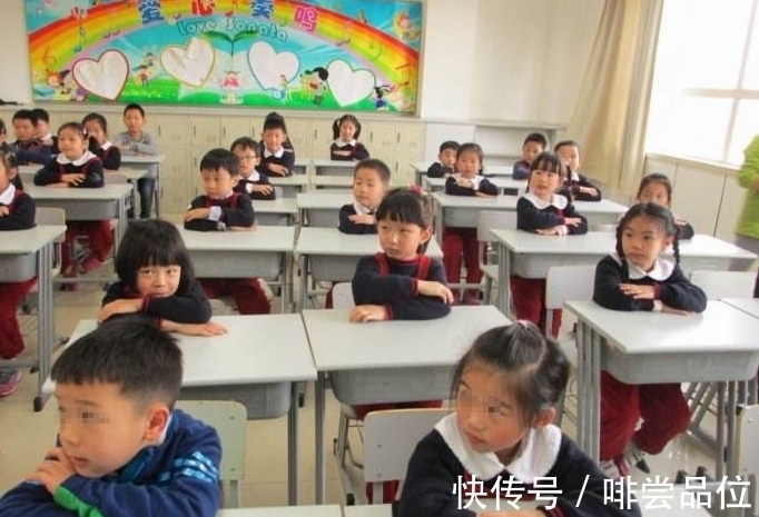 名字|男孩上学迟到,被老师罚写自己的名字,写了十遍后突然大哭起来