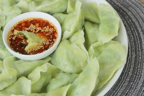  好吃|夏天，遇到此菜别手软，2块钱一斤，用它来包饺子，特好吃