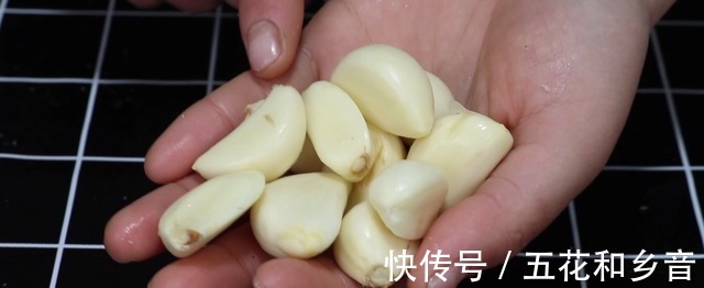 发芽|大蒜发芽能省钱,别扔了,好多人还不知道,教你一招,太实用了!