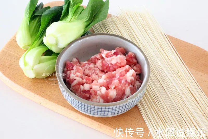 10分钟早餐面，肉末和面条的搭配，好吃到连汤都不想剩下