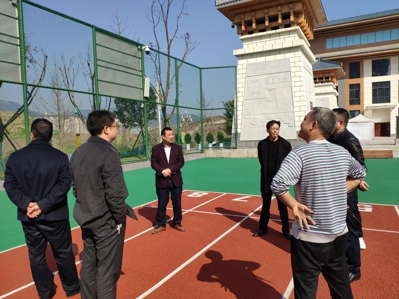 唐永峰到达川城区学校及园区建设现场指导工作