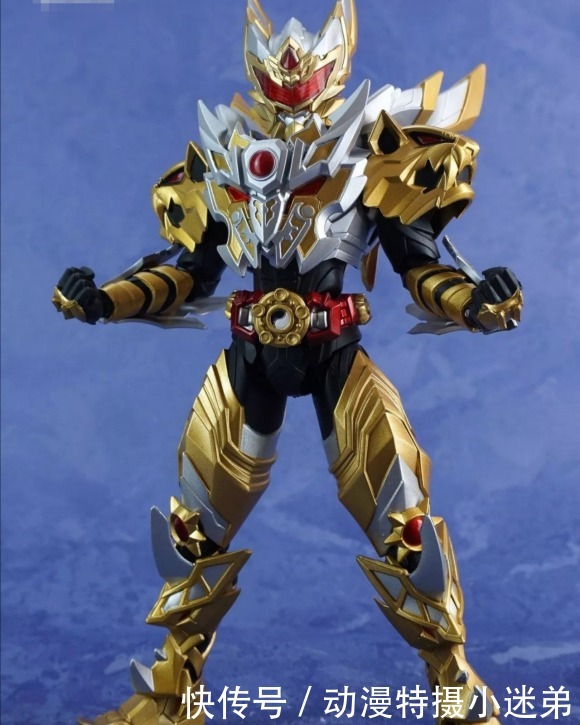 帝皇侠的究极形态,自带六翼翅膀和黑色披风,铠甲勇士的巅峰造型!