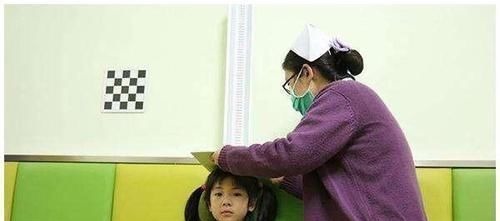 补充|孩子矮是“惯”出来的这些毛病不纠正,爸妈再高孩子也是小矮人