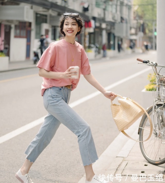 小个子|T恤不一定配裙子才好看，搭这4条裤子，时髦显瘦，小个子都爱了