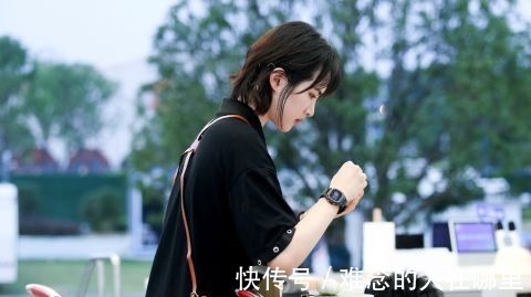 b姚安娜首秀《中餐厅》,朴实有修养获好评,她竟然是这样的名媛