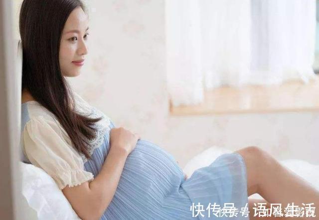 腹中小宝宝|为什么胎儿总在晚上踢妈妈主要原因有3个，你要学会分辨