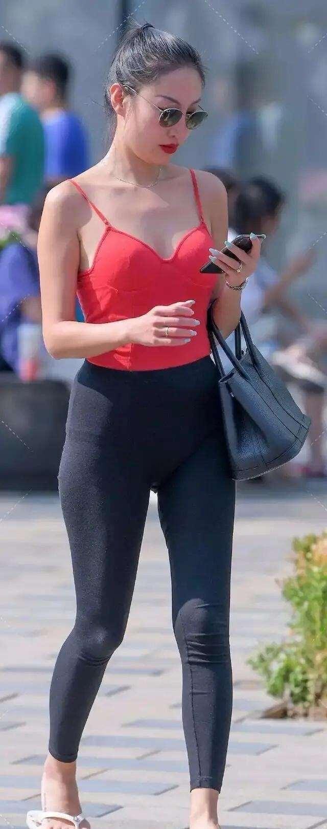 半身裤 打底裤的打扮谁穿都美,穿出年轻的减龄感,带来洋气年轻气息