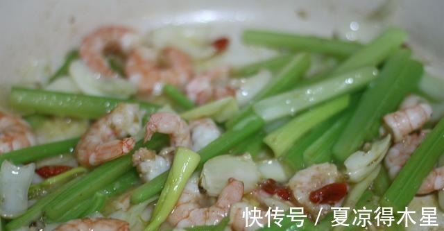 宁心安神|西芹百合炒虾仁，清脆爽口又有营养，快来品尝它的美味吧！