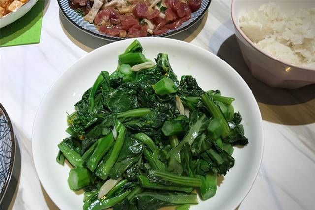 闺蜜带孩子来家里串门,我下厨做一桌菜招待,孩子吵着明天再来