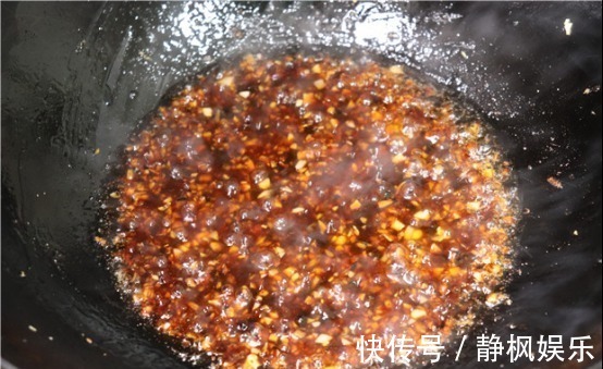 虎皮鸡爪还是这样做好吃,大厨教你秘制做法,软糯入味,色泽诱人