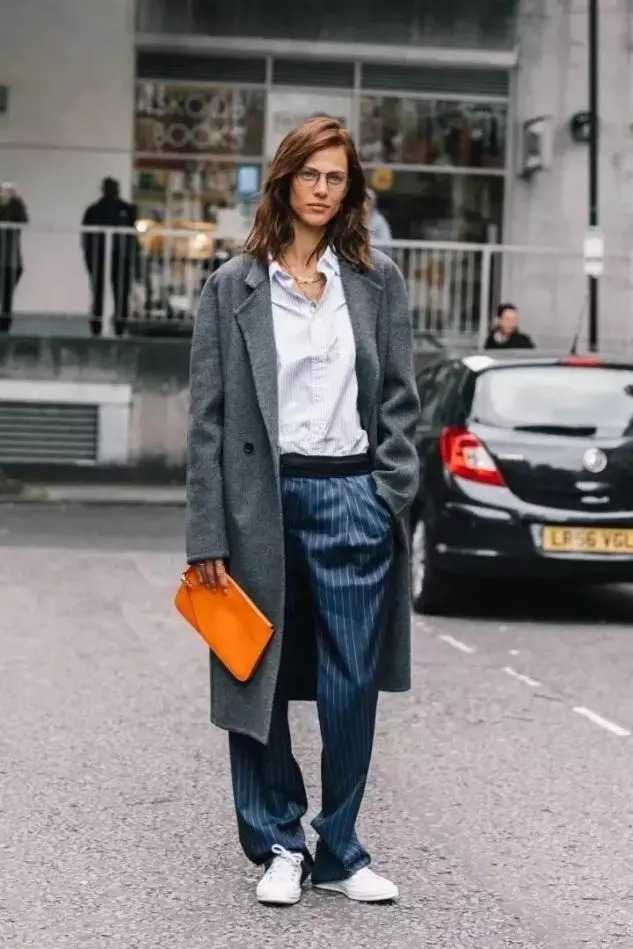 不管大衣还是羽绒服,女人少买黑色,这几种颜色更高级,好看减龄