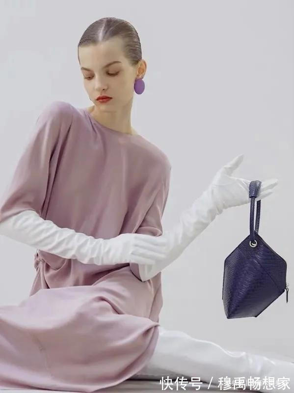 时髦 女人过了40岁,这3种“包包”万万不要背,不时髦还“掉价”!