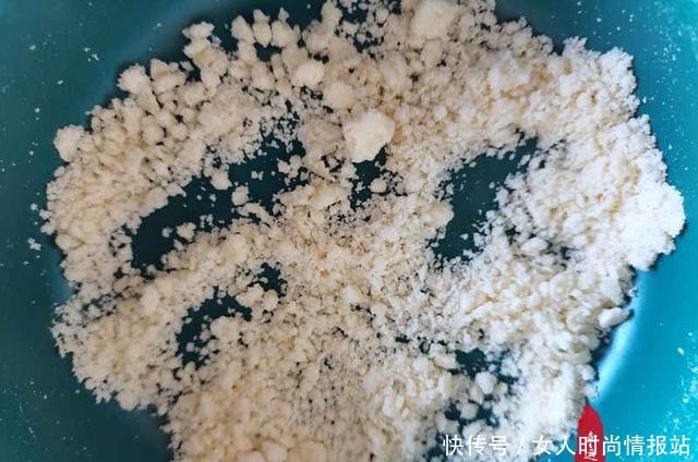 杯子蛋糕是个爆浆美味甜品,操作简单不用打发,好看又好吃哦