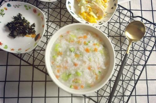 排毒|肝不好的人，早上“2吃2不吃”，多喝“1水”，排毒養顏更長壽