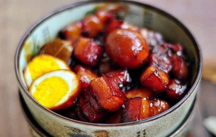 做红烧肉不焯水，教您一个妙招，肉块软糯没腥味，香气十足！