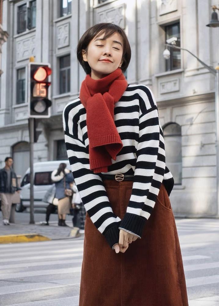 女人味|谁说黑色显老气?记住这4个技巧,不老气、不扮嫩,简约得体才是美