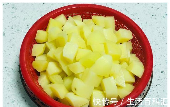 吃法|土豆别再炒着吃了，教你秘制新吃法，一次做一锅，家里孩子抢着吃