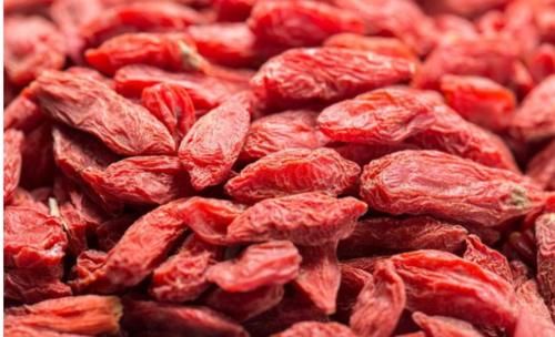 枸杞子泡|经常用枸杞泡水喝,对男性的身体有什么好的影响?不妨了解下