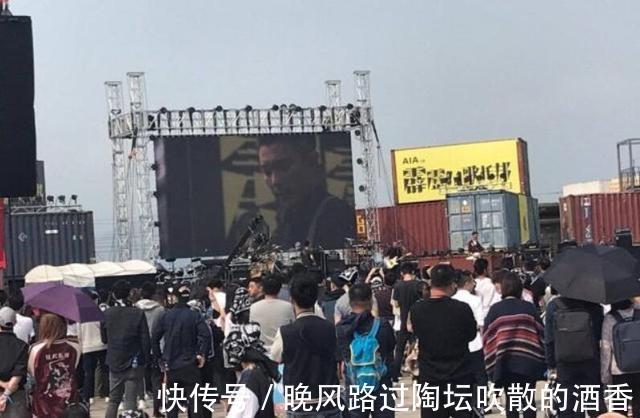 谢霆锋美食摊位卖“屎”小食,本人亲手制作,看到形状后没人敢买