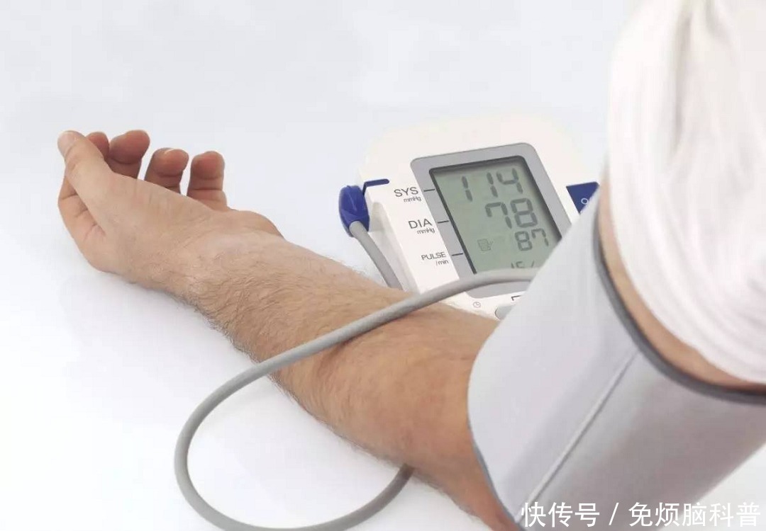 宵夜|高血壓患者，牢記晨起3堅持，睡前2不要，避免腦梗找上門