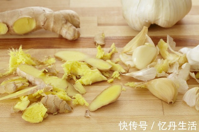 枸杞枸杞子|生姜和此物泡水喝,体内湿气没了,头发茂密,面色越来越红润