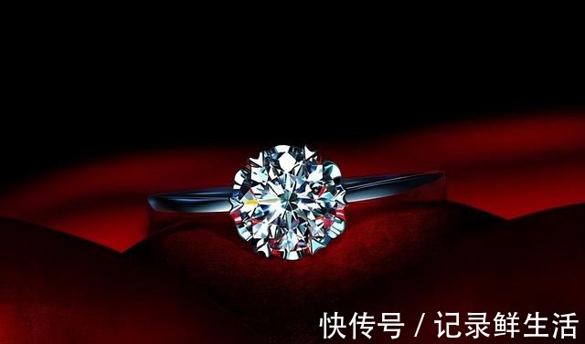 卡地亚$不同的珠宝品牌为何金价不一样!