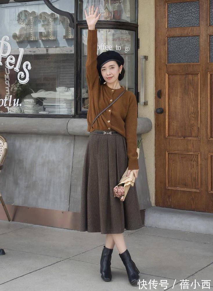 毛衣|奔三奔四的女人,建议多穿“毛衣”,搭配半身裙裤子大衣都很高级