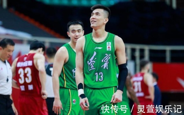 广东队|杜峰放弃郭艾伦和赵继伟,重用徐杰、胡明轩2人,安排很不合理?