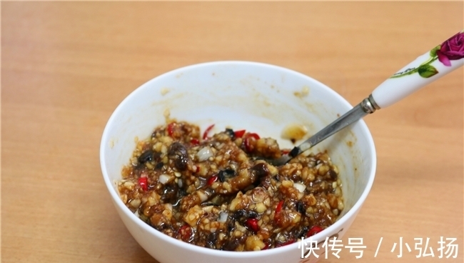 清蒸|分享一款生蚝美味的做法，比清蒸的简单，香香辣辣还会爆汁