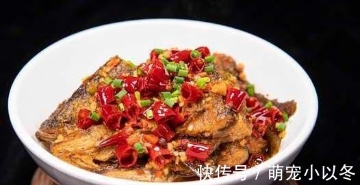 蒸腊鱼,直接蒸还是先煎一下?都不对,步骤弄错了,难怪又咸又硬