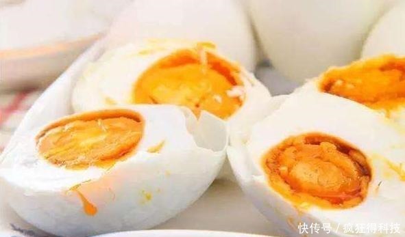 坛子|腌咸鸡蛋，别只知道加盐！多加2种料，又香又入味，个个起沙流油