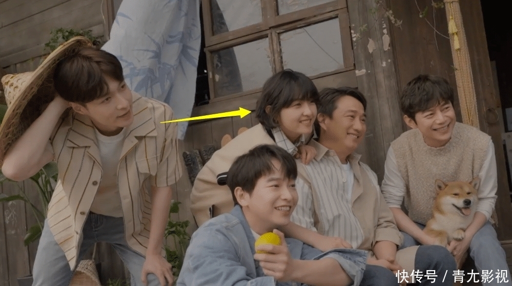 《向往5》官宣海报,我却只关注站在C位的成员,团宠是谁不言而喻