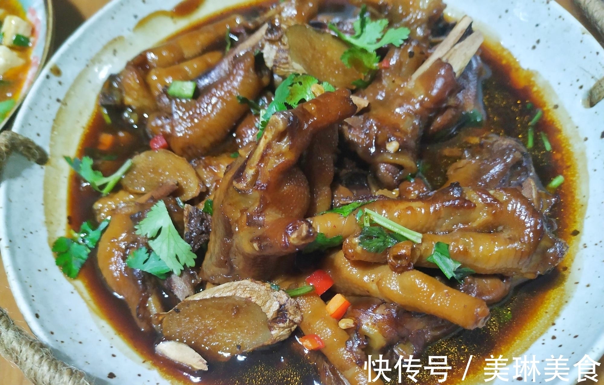 吃饺子搭配什么最过瘾?有人说是醋,有人说是辣椒,其实都错啦