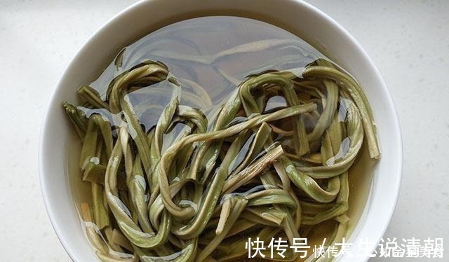 切碎|冷天，我常买它包饺子，泡好切碎拌进肉馅里，脆嫩鲜美，吃着真香