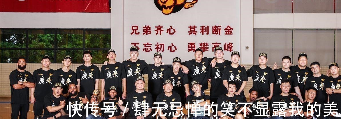 内线|易建联正式归队!杜锋发文回忆篮球泰斗,2米04内线火速回归