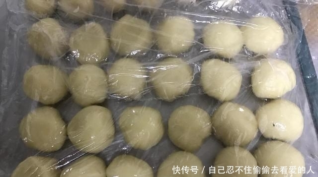 有面粉就能做,不发面,不醒面,层次分明,放3天还酥香掉渣